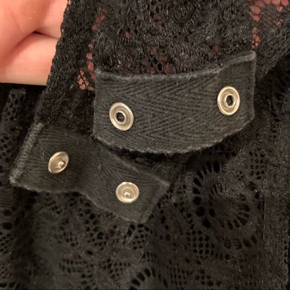 2/$10🔥 Black Lace Bodysuit with Velvet Cutout Neckline - Picture 4 of 7